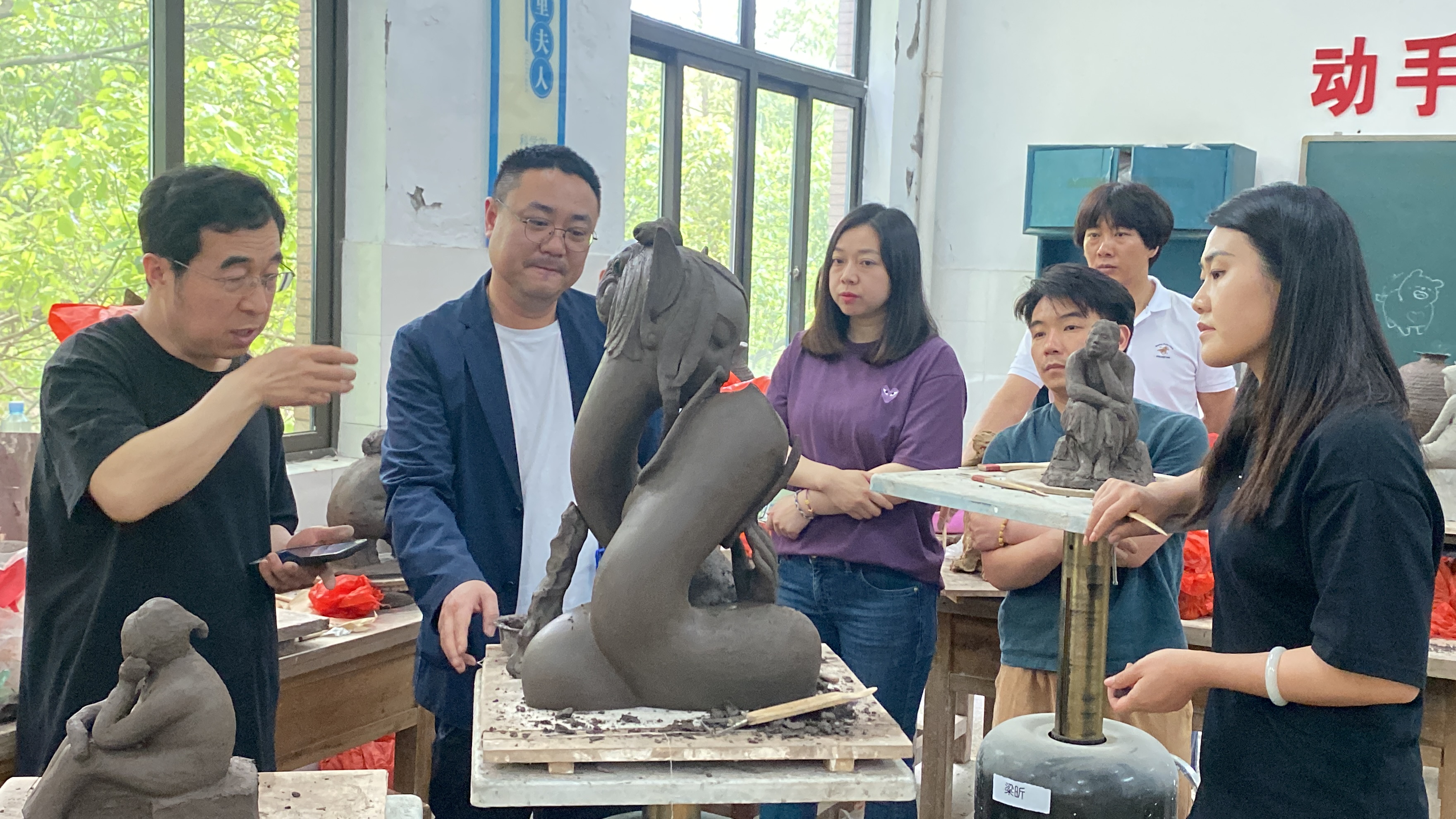 2024“景德镇手工制瓷技艺（陶瓷雕塑）”传承人研修班举办学员分享会-景德镇陶瓷大学-继续教育学院